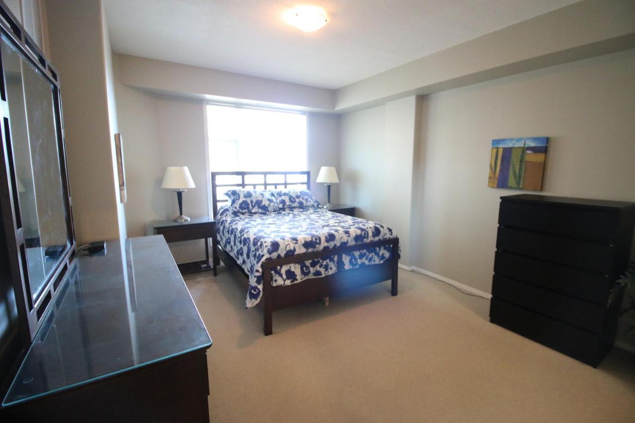 Sunset Waterfront Resort By Discover Kelowna Resort Accommodations Dış mekan fotoğraf