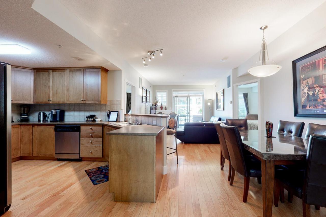 Sunset Waterfront Resort By Discover Kelowna Resort Accommodations Dış mekan fotoğraf