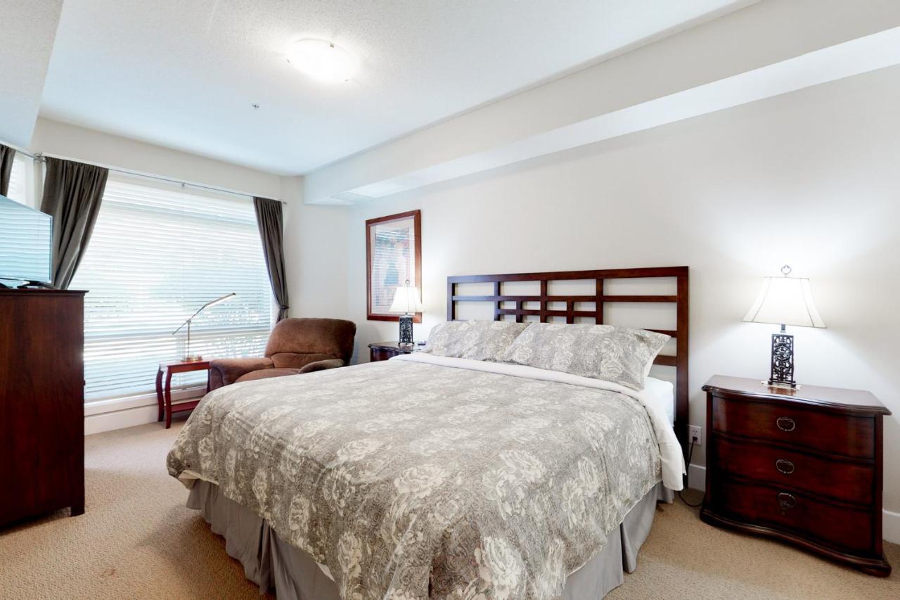 Sunset Waterfront Resort By Discover Kelowna Resort Accommodations Dış mekan fotoğraf