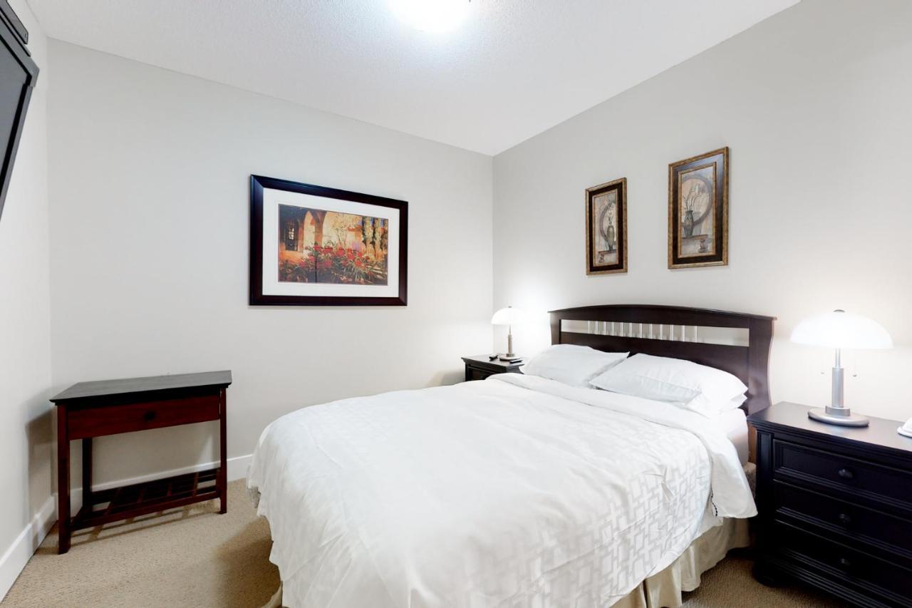 Sunset Waterfront Resort By Discover Kelowna Resort Accommodations Dış mekan fotoğraf
