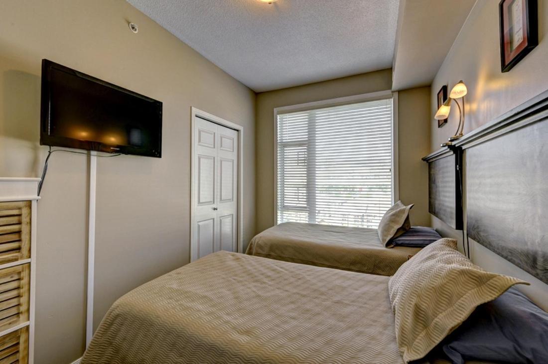 Sunset Waterfront Resort By Discover Kelowna Resort Accommodations Dış mekan fotoğraf