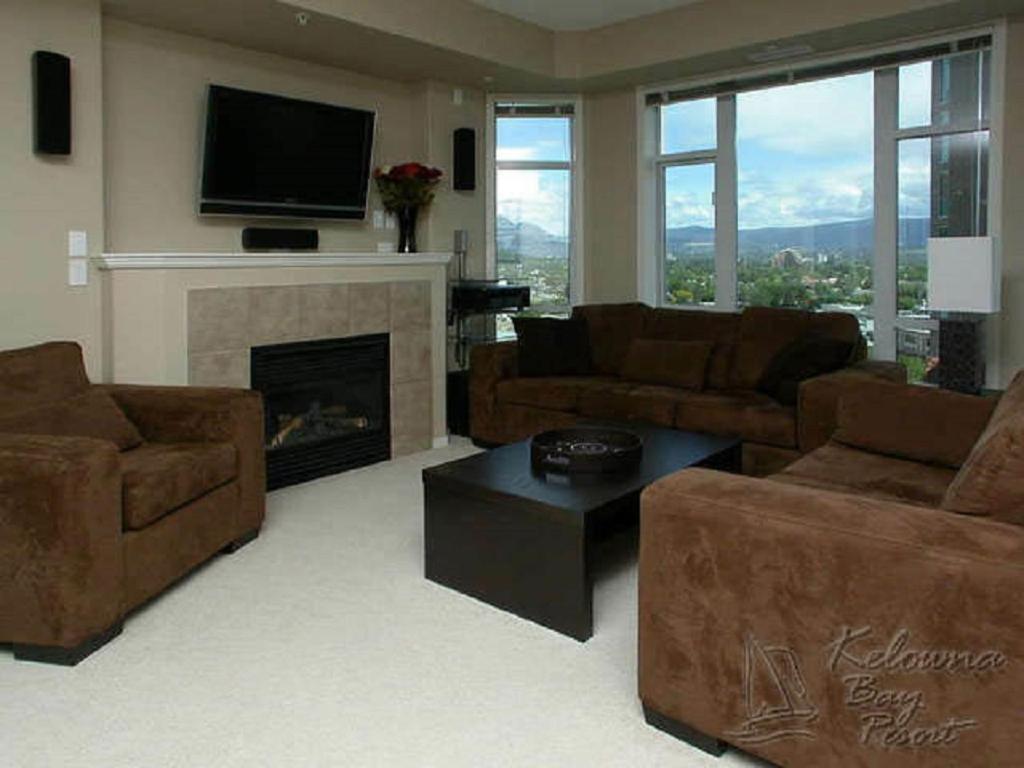 Sunset Waterfront Resort By Discover Kelowna Resort Accommodations Dış mekan fotoğraf