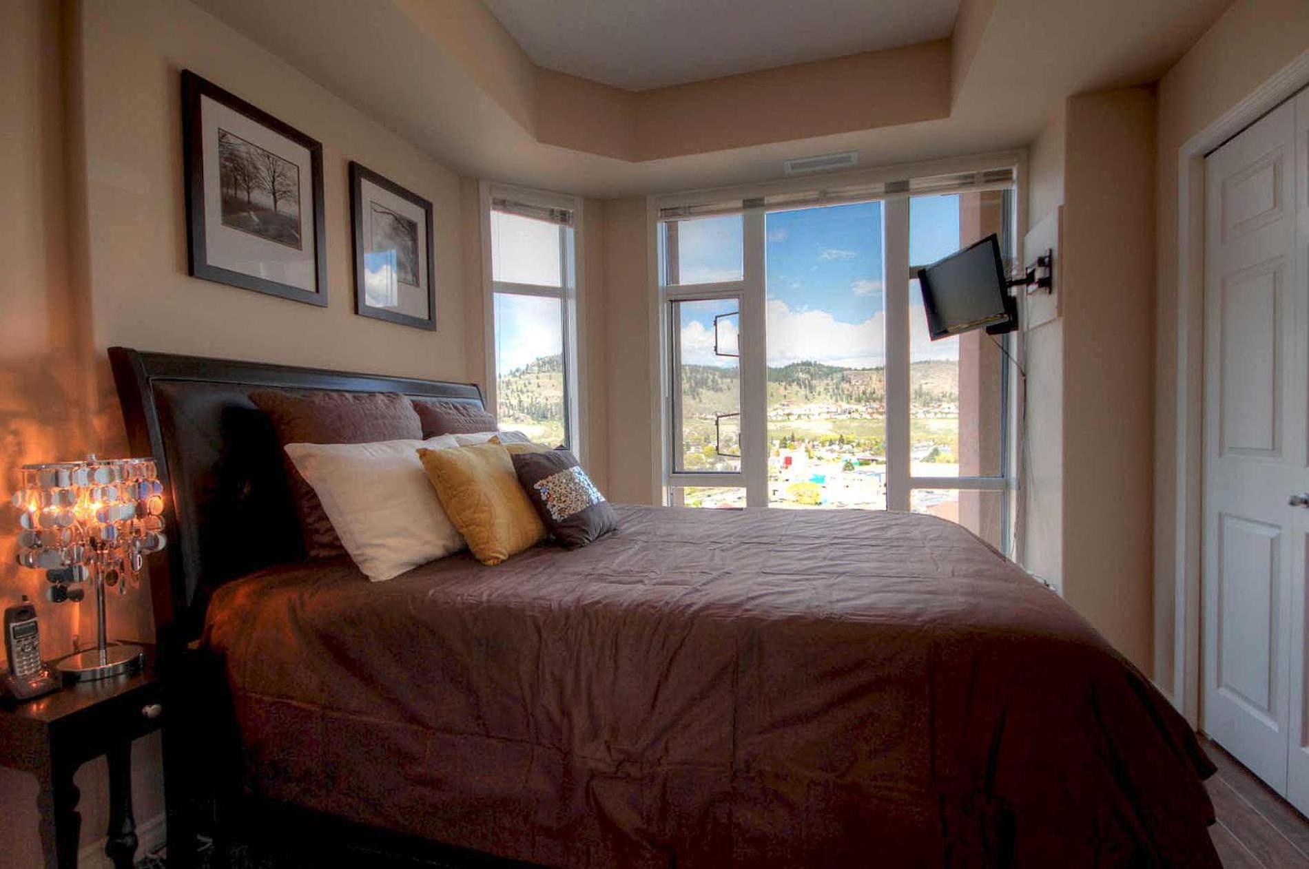 Sunset Waterfront Resort By Discover Kelowna Resort Accommodations Dış mekan fotoğraf