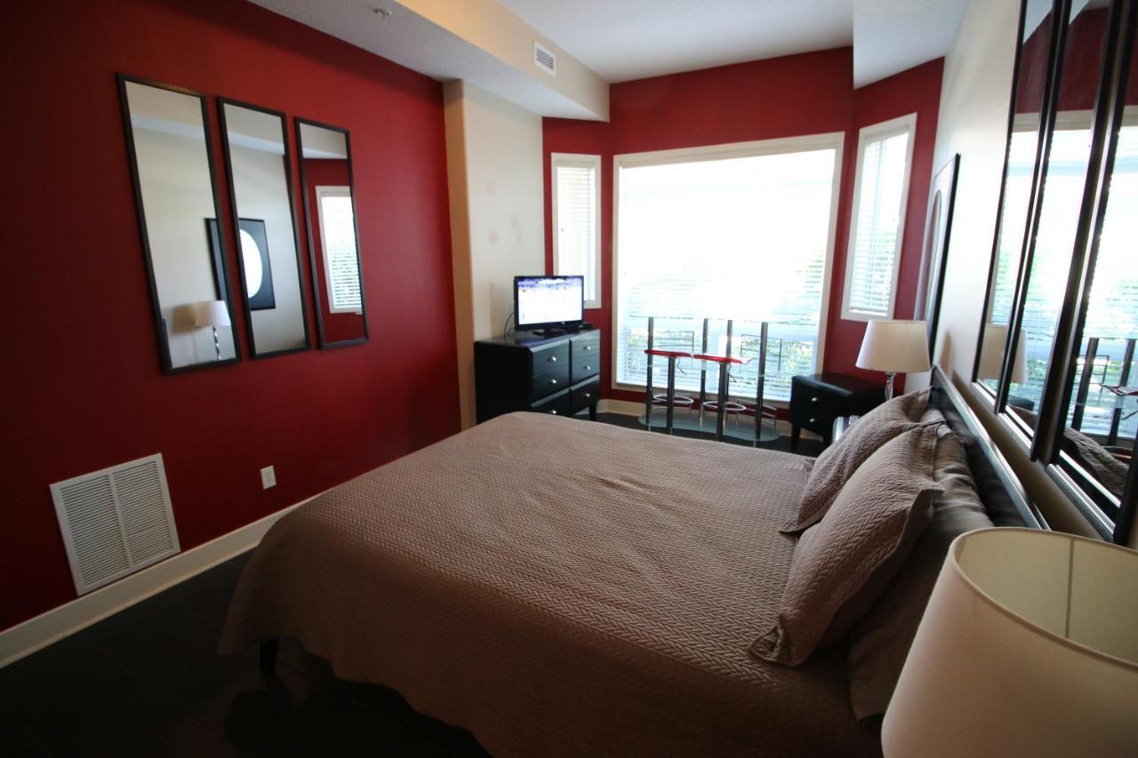 Sunset Waterfront Resort By Discover Kelowna Resort Accommodations Dış mekan fotoğraf