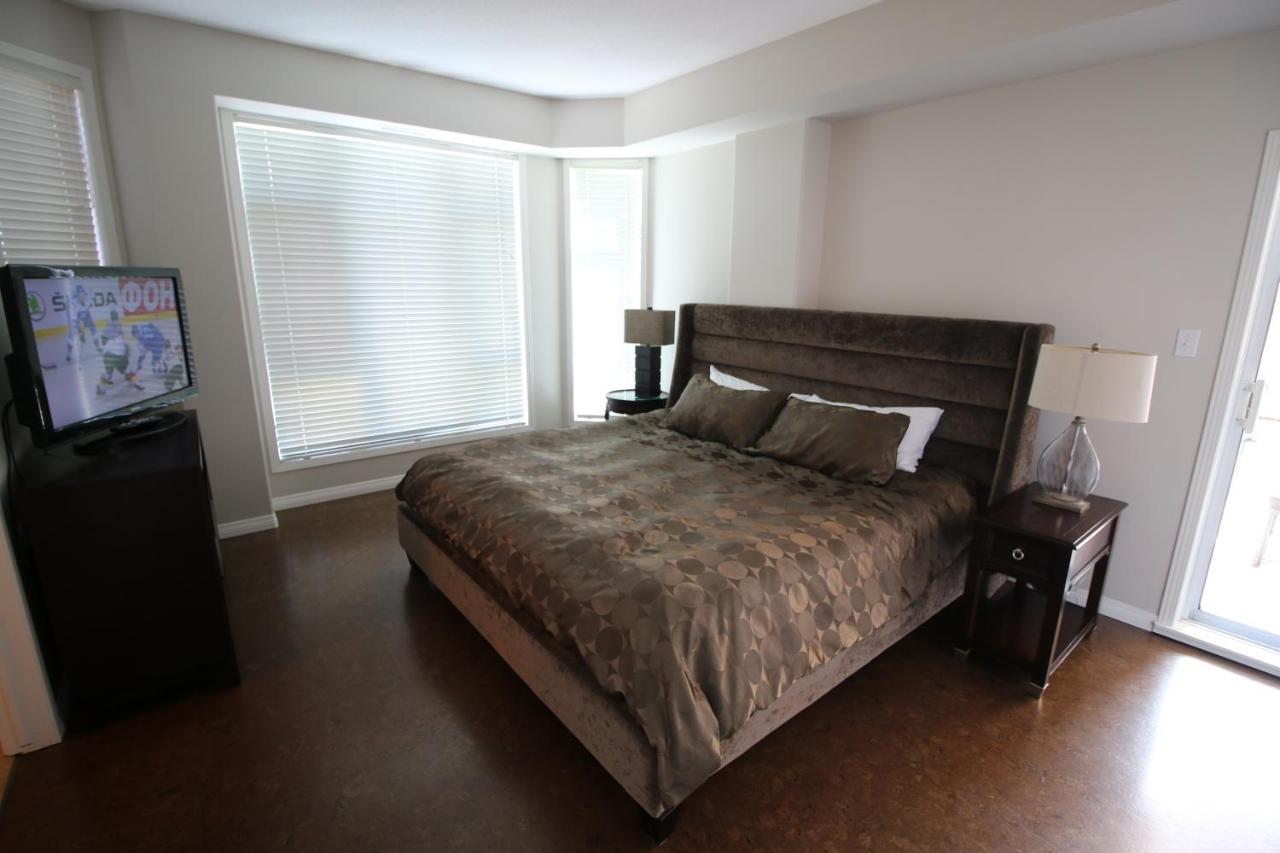 Sunset Waterfront Resort By Discover Kelowna Resort Accommodations Dış mekan fotoğraf